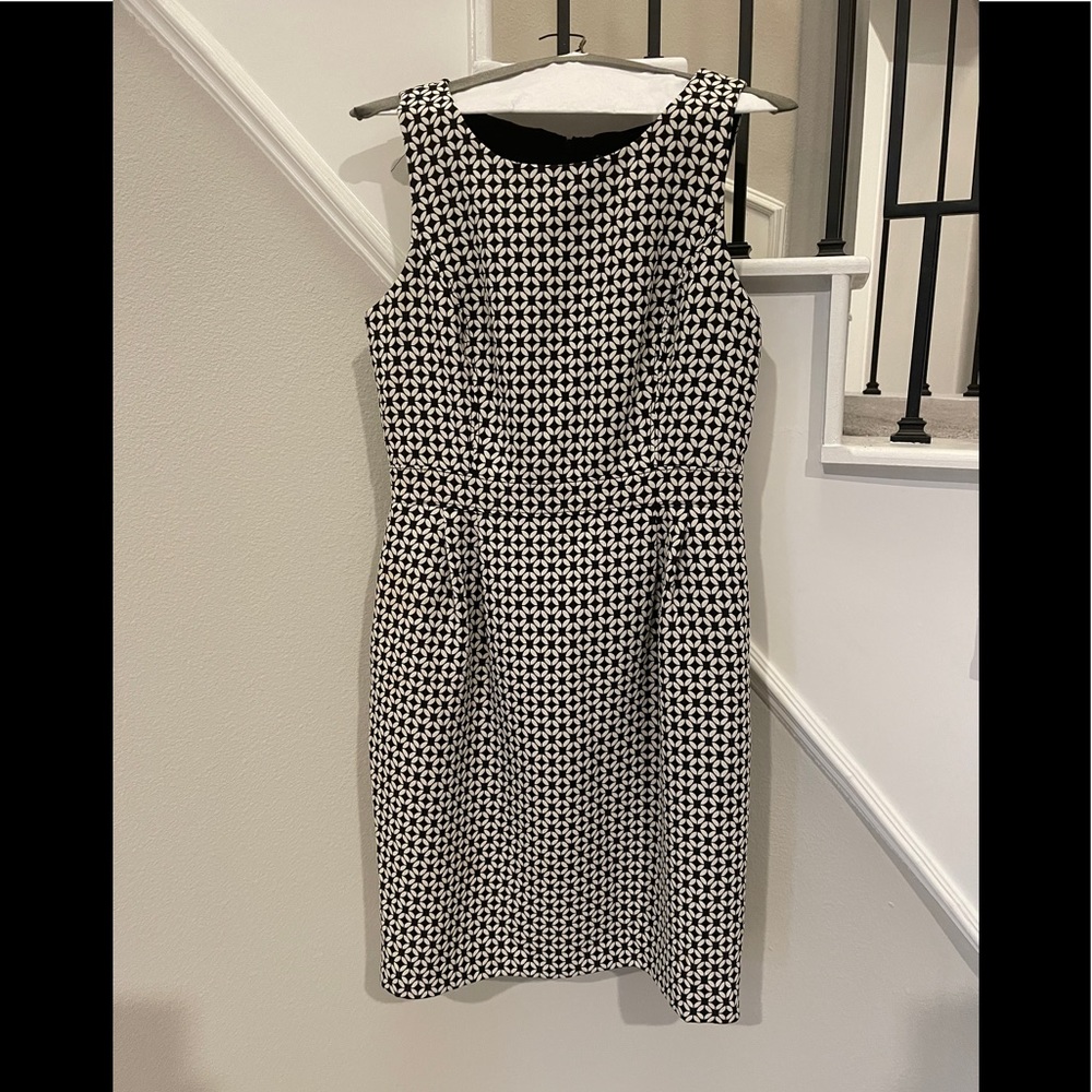 Womens size 8 White House black market dress